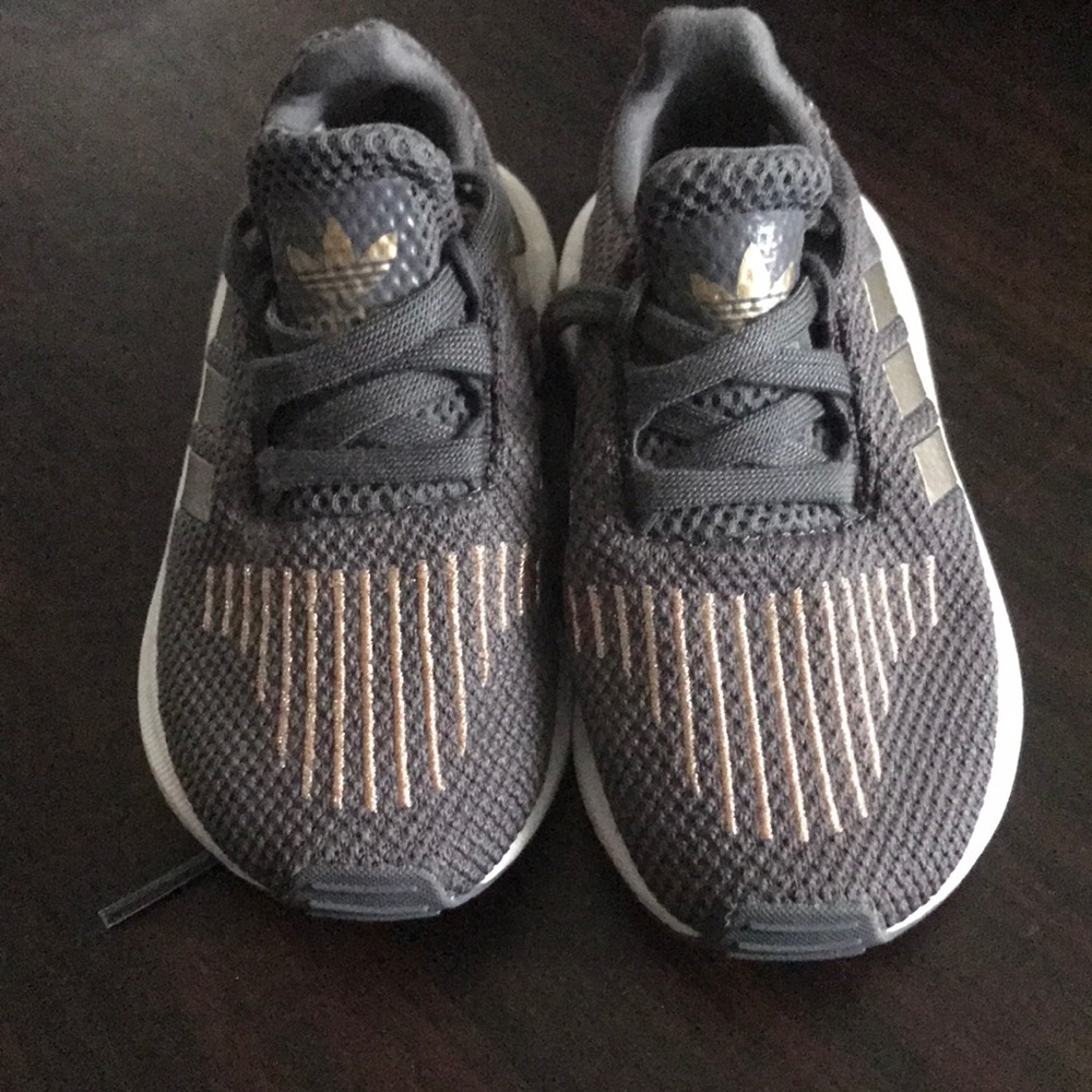 VNDS Adidas swift Runners